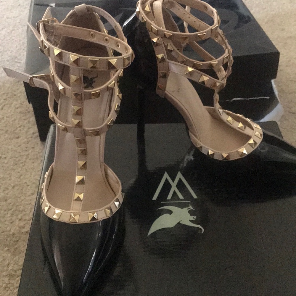 Shoes - Picture 2 of 3